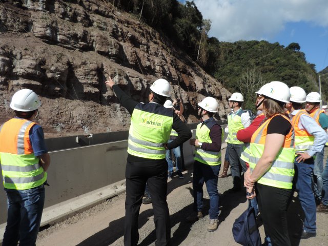 You are currently viewing Grupo Paritário de Trabalho da Autopista Planalto Sul visita obras na Serra do Espigão