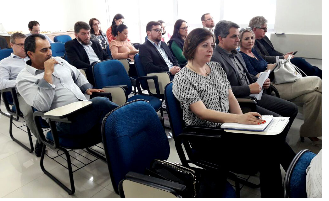 You are currently viewing AMURC PARTICIPA DE REUNIÃO DA FECAM EM FLORIANÓPOLIS