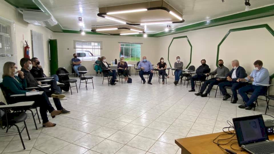 You are currently viewing Curso de Medicina da UFSC volta a ser discutido