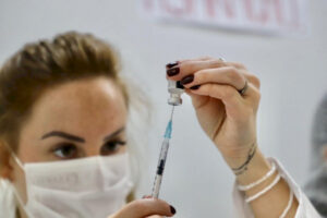 Read more about the article Covid em SC: 81 municípios atrasados receberão doses extras de vacina