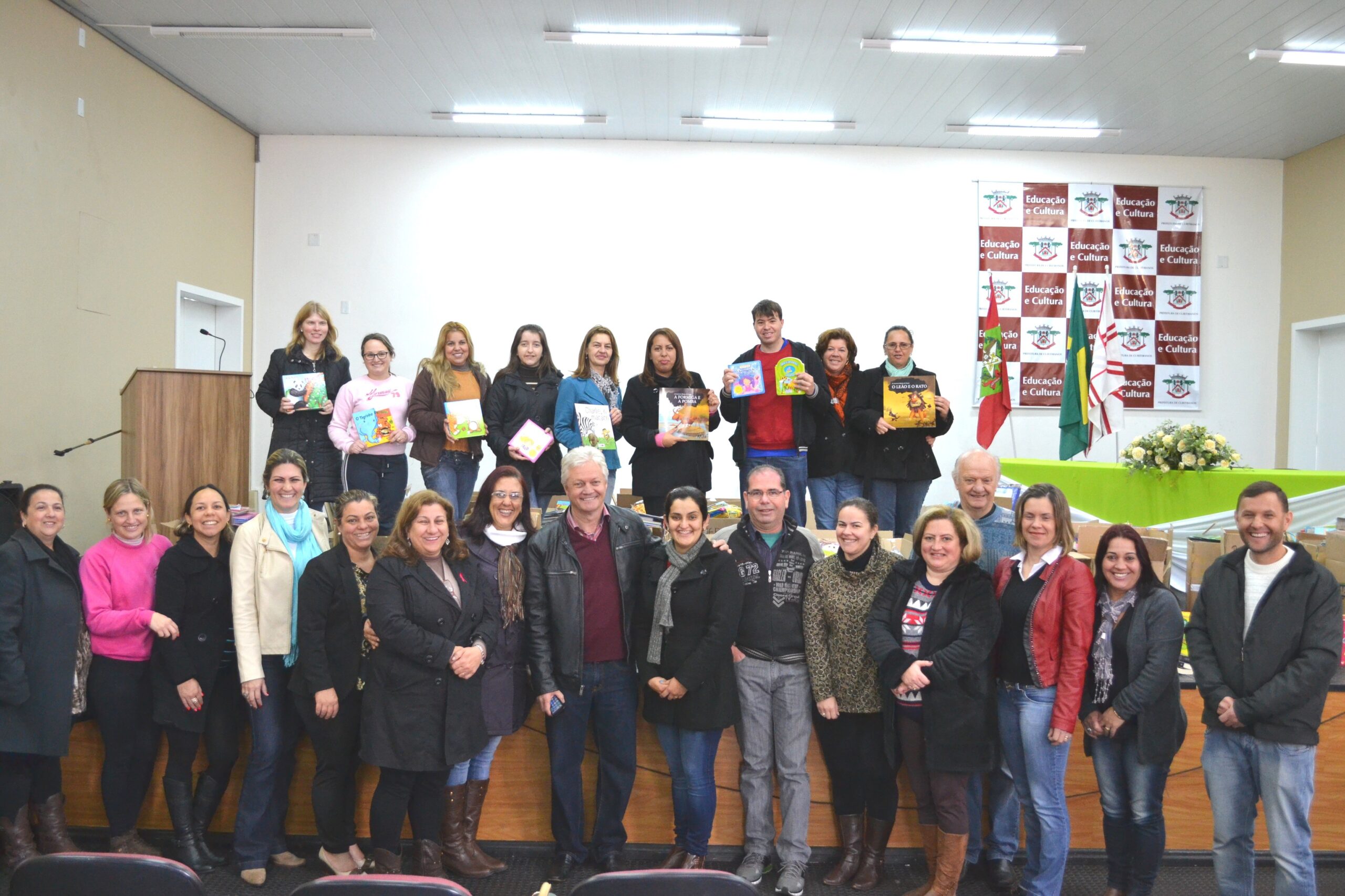 You are currently viewing EDUCAÇÃO ENTREGA LIVROS PARA CEIs e NÚCLEOS MUNICIPAIS