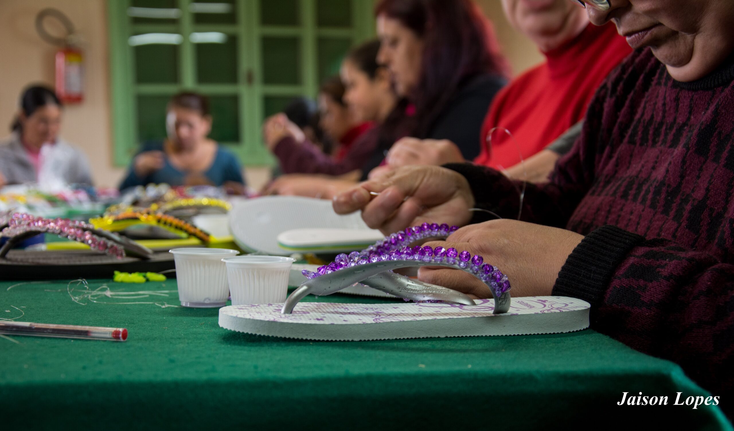 You are currently viewing CRAS Realiza Curso de Bordados em Chinelos