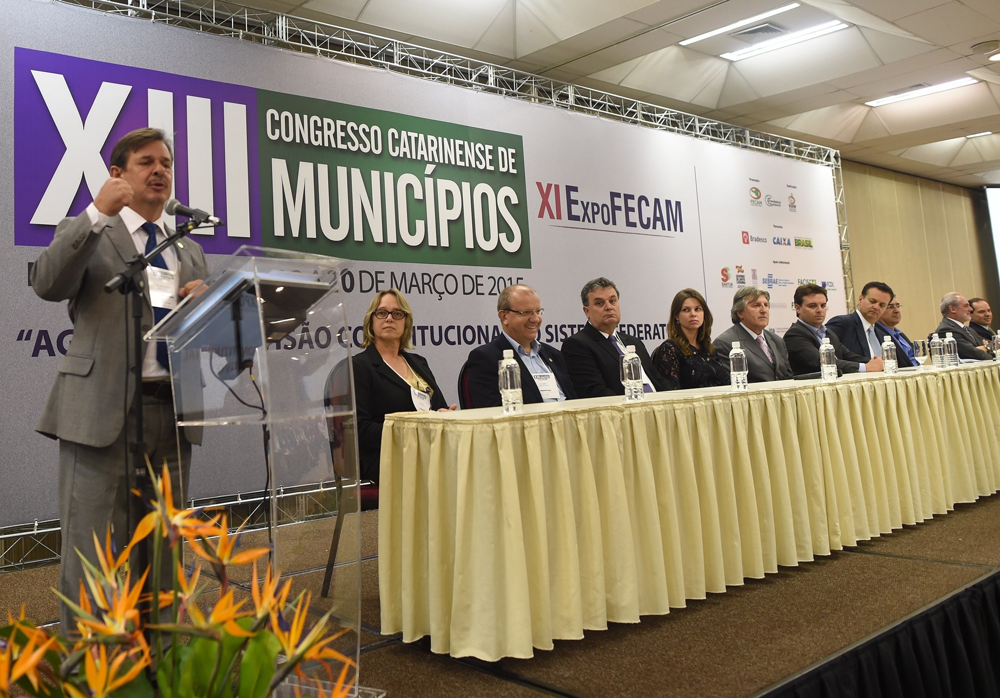 You are currently viewing Reunidos no XIII Congresso Catarinense de Municípios prefeitos pedem urgência nas reformas política, tributária e administrativa